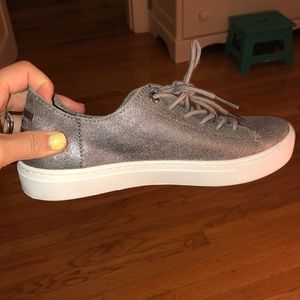 Toms sneakers